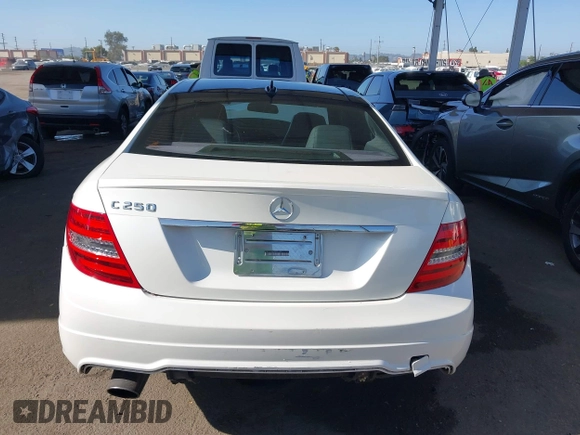 2013 Mercedes-Benz C 250 с VIN WDDGJ4HBXDG032143, выставлен на аукционе IAAI как лот 42517710 с пробегом Не указан миль и . История ставок и продаж доступна на DreamBid. Изображение 15.