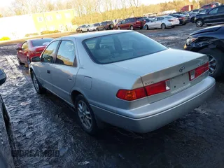2001 Toyota Camry LE z VIN 4T1BF28K11U122669, wystawiony jako IAAI lot #41574866 z przebiegiem 233 301 mil mil oraz . Historia ofert i sprzedaży dostępna na DreamBid. Obrazek 3.
