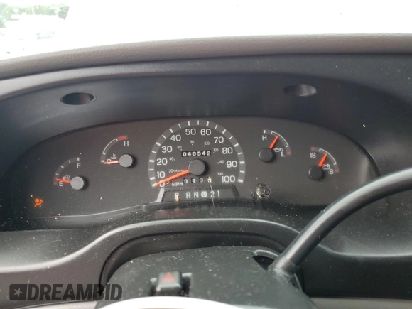 1998 Ford Econoline Wagon XL z VIN 1FBSS31L2WHB54799, wystawiony jako Copart lot #69601284 z przebiegiem 40 542 mil mil oraz Szkody całkowita. Historia ofert i sprzedaży dostępna na DreamBid. Obrazek 9.