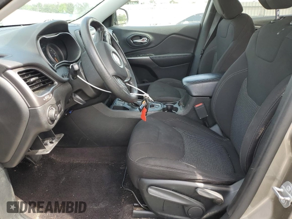 2019 Jeep Cherokee Latitude z VIN 1C4PJLCX5KD148002, wystawiony jako Copart lot #54170595 z przebiegiem 136 852 mil mil oraz Szkoda całkowita • Salvage title. Historia ofert i sprzedaży dostępna na DreamBid. Obrazek 7.