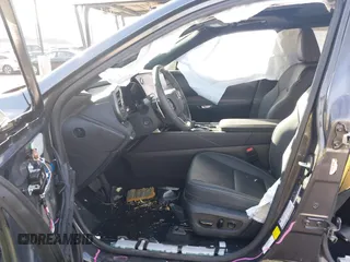 2024 Lexus RX 350h z VIN 2T2BBMCA5RC039812, wystawiony jako IAAI lot #41430348 z przebiegiem 6 076 mil mil oraz . Historia ofert i sprzedaży dostępna na DreamBid. Obrazek 5.