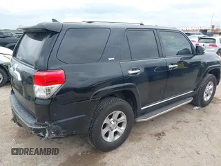 2012 Toyota 4Runner SR5 z VIN JTEZU5JR1C5044324, wystawiony jako IAAI lot #42137404 z przebiegiem 252 363 mil mil oraz . Historia ofert i sprzedaży dostępna na DreamBid. Obrazek 4.