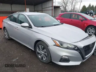 2020 Nissan Altima S z VIN 1N4BL4BV5LC208609, wystawiony jako IAAI lot #41894171 z przebiegiem 88 658 mil mil oraz . Historia ofert i sprzedaży dostępna na DreamBid. Obrazek 1.