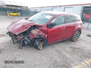 2020 Kia Sportage LX z VIN KNDPMCAC0L7697209, wystawiony jako IAAI lot #41795208 z przebiegiem 129 188 mil mil oraz . Historia ofert i sprzedaży dostępna na DreamBid. Obrazek 2.