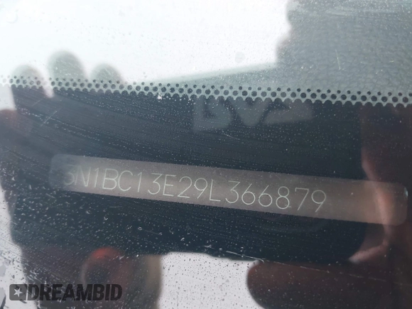 2009 Nissan Versa S z VIN 3N1BC13E29L366879, wystawiony jako IAAI lot #42277503 z przebiegiem 137 006 mil mil oraz . Historia ofert i sprzedaży dostępna na DreamBid. Obrazek 12.