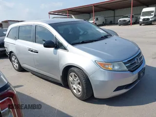 2013 Honda Odyssey LX z VIN 5FNRL5H23DB055650, wystawiony jako IAAI lot #42073289 z przebiegiem 108 132 mil mil oraz . Historia ofert i sprzedaży dostępna na DreamBid. Obrazek 1.