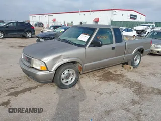 2000 GMC Sonoma SLS with VIN 1GTCS19W2Y8240247, listed as a IAAI auction lot 41532854 with 196,067 mi miles and . Bid and sale history available at DreamBid. Image 2.