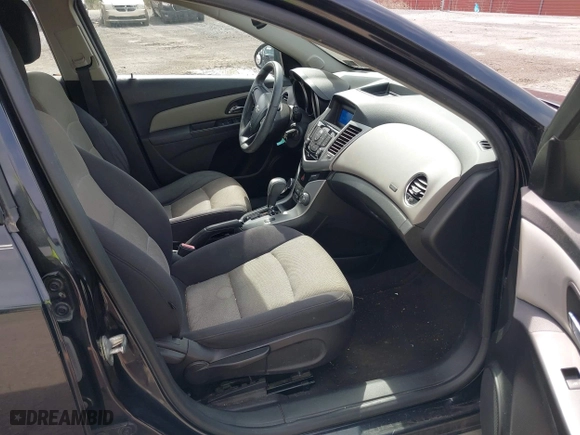 2013 Chevrolet Cruze LS with VIN 1G1PA5SH9D7163098, listed as a IAAI auction lot 42015408 with 202,184 mi miles. Bid and sale history available at carsss.com. Image 5.