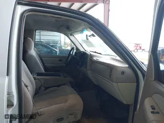 2001 Chevrolet Tahoe LS with VIN 1GNEK13T91R115616, listed as a IAAI auction lot 40104825 with 245,782 mi miles. Bid and sale history available at carsss.com. Image 5.
