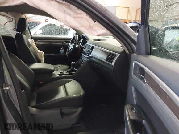 2018 Volkswagen Atlas SE with VIN 1V2LR2CA5JC521085, listed as a IAAI auction lot 42322031 with 100,262 mi miles and . Bid and sale history available at DreamBid. Image 5.