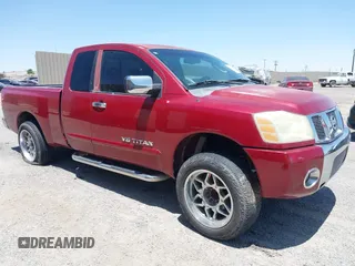 2005 Nissan Titan SE z VIN 1N6AA06A05N515072, wystawiony jako IAAI lot #42527454 z przebiegiem Nie podano mil oraz . Historia ofert i sprzedaży dostępna na DreamBid. Obrazek 1.