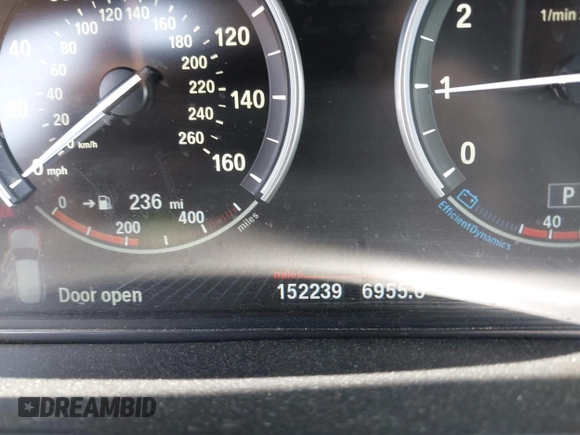 2015 BMW X5 sDrive35i with VIN 5UXKR2C50F0H39042, listed as a IAAI auction lot 42027819 with 152,239 mi miles. Bid and sale history available at carsss.com. Image 7.