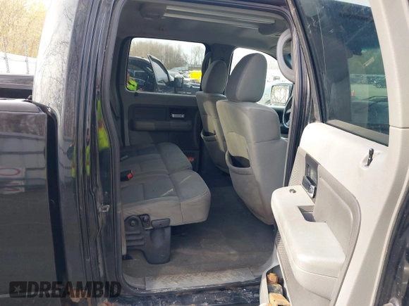 2007 Ford F-150 XLT with VIN 1FTPW14527FA16555, listed as a IAAI auction lot 42122767 with 181,242 mi miles. Bid and sale history available at carsss.com. Image 8.