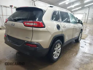2014 Jeep Cherokee Latitude z VIN 1C4PJMCB0EW291782, wystawiony jako IAAI lot #42124092 z przebiegiem 170 265 mil mil oraz . Historia ofert i sprzedaży dostępna na DreamBid. Obrazek 4.