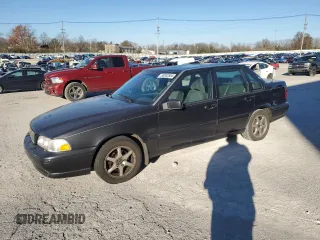 1998 Volvo S70 with VIN YV1LS553XW3480105, listed as a Copart auction lot 83552564 with 200,181 mi miles and Non Repairable. Bid and sale history available at carsss.com. Image 1.