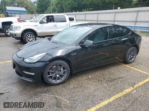 2019 Tesla Model 3 Mid Range z VIN 5YJ3E1EA5KF301714, wystawiony jako Copart lot #55273595 z przebiegiem Nie podano mil oraz Szkoda całkowita • Salvage title. Historia ofert i sprzedaży dostępna na DreamBid. Obrazek 1.