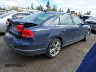 2015 Volkswagen Passat 2.0L TDI SEL Premium with VIN 1VWCV7A32FC013627, listed as a IAAI auction lot 41979341 with 175,728 mi miles. Bid and sale history available at carsss.com. Image 4.