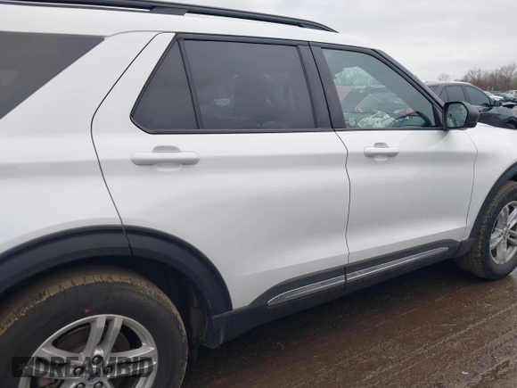 2023 Ford Explorer XLT with VIN 1FMSK8DH0PGB65108, listed as a IAAI auction lot 41519513 with 37,581 mi miles. Bid and sale history available at carsss.com. Image 13.