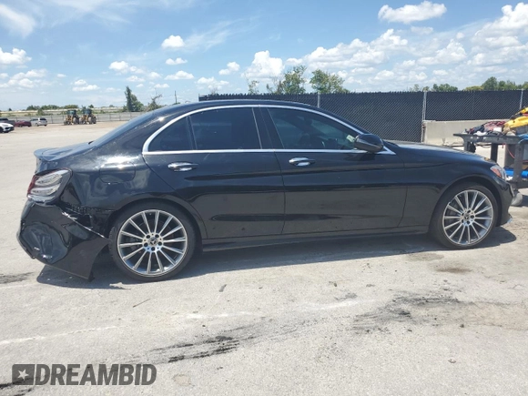 2018 Mercedes-Benz C 300 with VIN 55SWF4JB2JU270137, listed as a Copart auction lot 61640165 with 112,580 mi miles and Clean title. Bid and sale history available at DreamBid. Image 3.