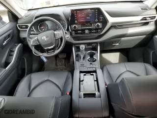 2020 Toyota Highlander XLE with VIN 5TDGZRBH9LS517682, listed as a Copart auction lot 47233105 with 28,205 mi miles and Salvage Title. Bid and sale history available at carsss.com. Image 8.