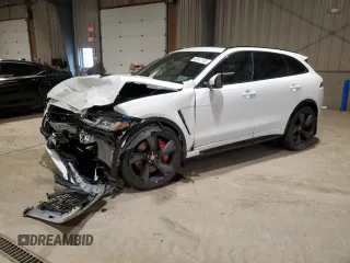 2022 Jaguar F-Pace SVR z VIN SADCZ2EE9NA692588, wystawiony jako Copart lot #52247135 z przebiegiem 52 957 mil mil oraz Szkoda całkowita • Salvage title. Historia ofert i sprzedaży dostępna na DreamBid. Obrazek 1.