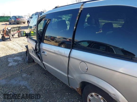 2001 Chrysler Town & Country with VIN 2C8GP44301R304800, listed as a IAAI auction lot 41433836 with Not Provided miles and . Bid and sale history available at DreamBid. Image 16.