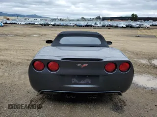 2013 Chevrolet Corvette z VIN 1G1YE3DW8D5107495, wystawiony jako Copart lot #43550355 z przebiegiem Nie podano mil oraz Szkoda całkowita • Salvage title. Historia ofert i sprzedaży dostępna na DreamBid. Obrazek 6.