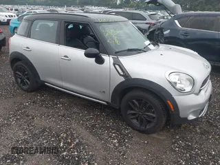 2016 MINI Countryman S with VIN WMWZC5C57GWU03531, listed as a IAAI auction lot 42802840 with 142,607 mi miles and . Bid and sale history available at DreamBid. Image 1.