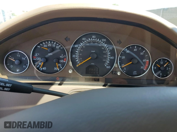 1999 Mercedes-Benz SL 500 z VIN WDBFA68F2XF179425, wystawiony jako Copart lot #48939955 z przebiegiem 117 379 mil mil oraz Szkoda całkowita • Salvage title. Historia ofert i sprzedaży dostępna na DreamBid. Obrazek 9.