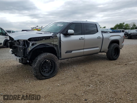 2024 Toyota Tundra Platinum Hybrid z VIN 5TFNC5EC1RX004561, wystawiony jako Copart lot #51779355 z przebiegiem 11 255 mil mil oraz Szkoda całkowita • Salvage title. Historia ofert i sprzedaży dostępna na DreamBid. Obrazek 1.