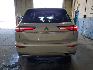 2024 Mitsubishi Outlander SE with VIN JA4J4VA87RZ029735, listed as a Copart auction lot 53530335 with 28,379 mi miles and Clean Title. Bid and sale history available at carsss.com. Image 6.