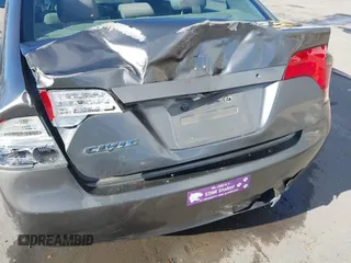 2006 Honda Civic LX z VIN 1HGFA16576L015992, wystawiony jako IAAI lot #41528989 z przebiegiem 240 000 mil mil oraz . Historia ofert i sprzedaży dostępna na DreamBid. Obrazek 6.