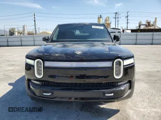 2023 Rivian R1T Adventure z VIN 7FCTGBAA6PN029702, wystawiony jako Copart lot #49833425 z przebiegiem 6608 mil mil oraz Szkody całkowita. Historia ofert i sprzedaży dostępna na DreamBid. Obrazek 5.