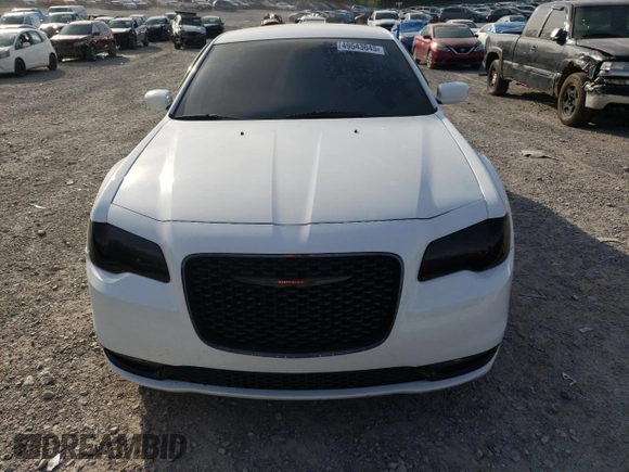 2020 Chrysler 300 S z VIN 2C3CCABG9LH189580, wystawiony jako Copart lot #49543645 z przebiegiem 76 980 mil mil oraz Szkoda całkowita • Salvage title. Historia ofert i sprzedaży dostępna na DreamBid. Obrazek 5.