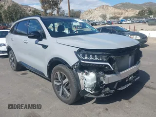2022 Kia Sorento EX z VIN 5XYRH4LF8NG160667, wystawiony jako IAAI lot #41702477 z przebiegiem 21 216 mil mil oraz . Historia ofert i sprzedaży dostępna na DreamBid. Obrazek 1.
