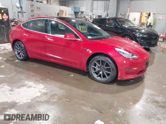 2020 Tesla Model 3 Standard Range Plus z VIN 5YJ3E1EA2LF705670, wystawiony jako IAAI lot #41572352 z przebiegiem 99 980 mil mil oraz . Historia ofert i sprzedaży dostępna na DreamBid. Obrazek 1.