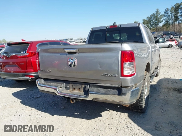 2019 Ram 1500 Big Horn z VIN 1C6RRFFG5KN803260, wystawiony jako IAAI lot #41847656 z przebiegiem 135 753 mil mil oraz . Historia ofert i sprzedaży dostępna na DreamBid. Obrazek 16.
