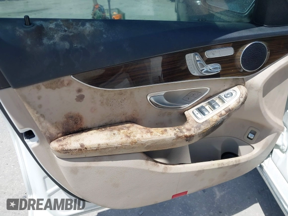2019 Mercedes-Benz C 300 with VIN 55SWF8DB5KU311106, listed as a IAAI auction lot 42022680 with Not provided miles and . Bid and sale history available at DreamBid. Image 16.