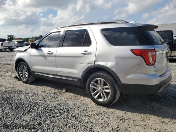 2017 Ford Explorer XLT with VIN 1FM5K7D80HGD78911, listed as a Copart auction lot 49745335 with 134,461 mi miles and Salvage Title. Bid and sale history available at carsss.com. Image 2.