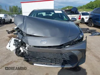 2025 Toyota Camry LE z VIN 4T1DAACK9SU518259, wystawiony jako IAAI lot #42225124 z przebiegiem 222 mil mil oraz . Historia ofert i sprzedaży dostępna na DreamBid. Obrazek 13.