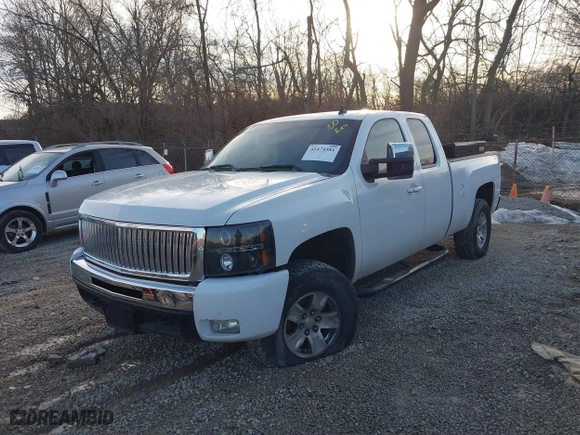 2007 Chevrolet Silverado 1500 LT w/1LT with VIN 1GCEC19J47Z510694, listed as a IAAI auction lot 41474581 with 186,066 mi miles. Bid and sale history available at carsss.com. Image 2.