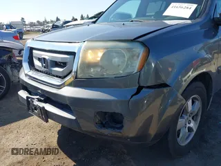 2009 Honda Pilot EX with VIN 5FNYF48439B036957, listed as a IAAI auction lot 41656284 with 199,115 mi miles. Bid and sale history available at carsss.com. Image 17.