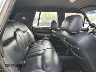1988 Lincoln Town Car z VIN 1LNBM82F3JY704849, wystawiony jako Copart lot #55439395 z przebiegiem 63 339 mil mil oraz Czysty tytuł • Clean title. Historia ofert i sprzedaży dostępna na DreamBid. Obrazek 10.