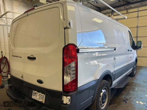 2018 Ford Transit z VIN 1FTYR1YM2JKB43849, wystawiony jako IAAI lot #42642845 z przebiegiem 106 463 mil mil oraz . Historia ofert i sprzedaży dostępna na DreamBid. Obrazek 22.