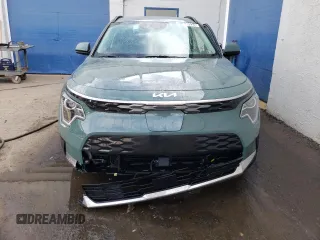 2024 Kia Niro Wind with VIN KNDCR3L13R5111750, listed as a Copart auction lot 72630924 with 8,709 mi miles and Clean Title. Bid and sale history available at DreamBid. Image 5.