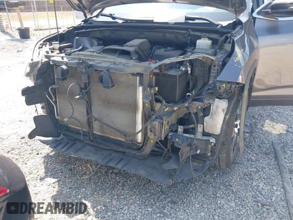 2018 Toyota Highlander SE with VIN 5TDJZRFH1JS895847, listed as a IAAI auction lot 42667973 with 93,876 mi miles and . Bid and sale history available at DreamBid. Image 6.