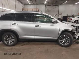 2019 Toyota Highlander SE with VIN 5TDJZRFH4KS612004, listed as a IAAI auction lot 42294935 with 47,603 mi miles and . Bid and sale history available at DreamBid. Image 14.