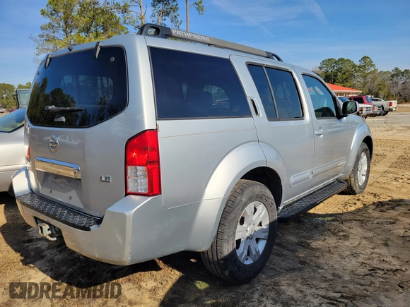 2006 Nissan Pathfinder SE z VIN 5N1AR18U46C627598, wystawiony jako IAAI lot #41527404 z przebiegiem 124 763 mil mil oraz . Historia ofert i sprzedaży dostępna na DreamBid. Obrazek 4.
