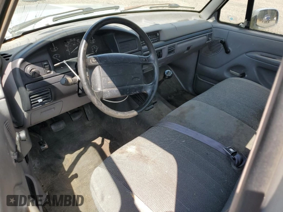1996 Ford F-150 z VIN 1FTEF15Y1TLB97448, wystawiony jako Copart lot #58521885 z przebiegiem 111 405 mil mil oraz Czysty tytuł • Clean title. Historia ofert i sprzedaży dostępna na DreamBid. Obrazek 8.