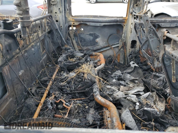 2017 Ram 2500 Tradesman z VIN 3C6TR5HT5HG663786, wystawiony jako Copart lot #79176704 z przebiegiem Nie podano mil oraz Nie do naprawy • Non repairable. Historia ofert i sprzedaży dostępna na DreamBid. Obrazek 10.